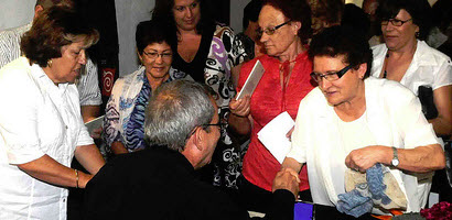 DOMINGO CORUJO PRESENTÓ SU LIBRO “FLORES DEL ESTERCOLERO” EN LA CASA AJEI